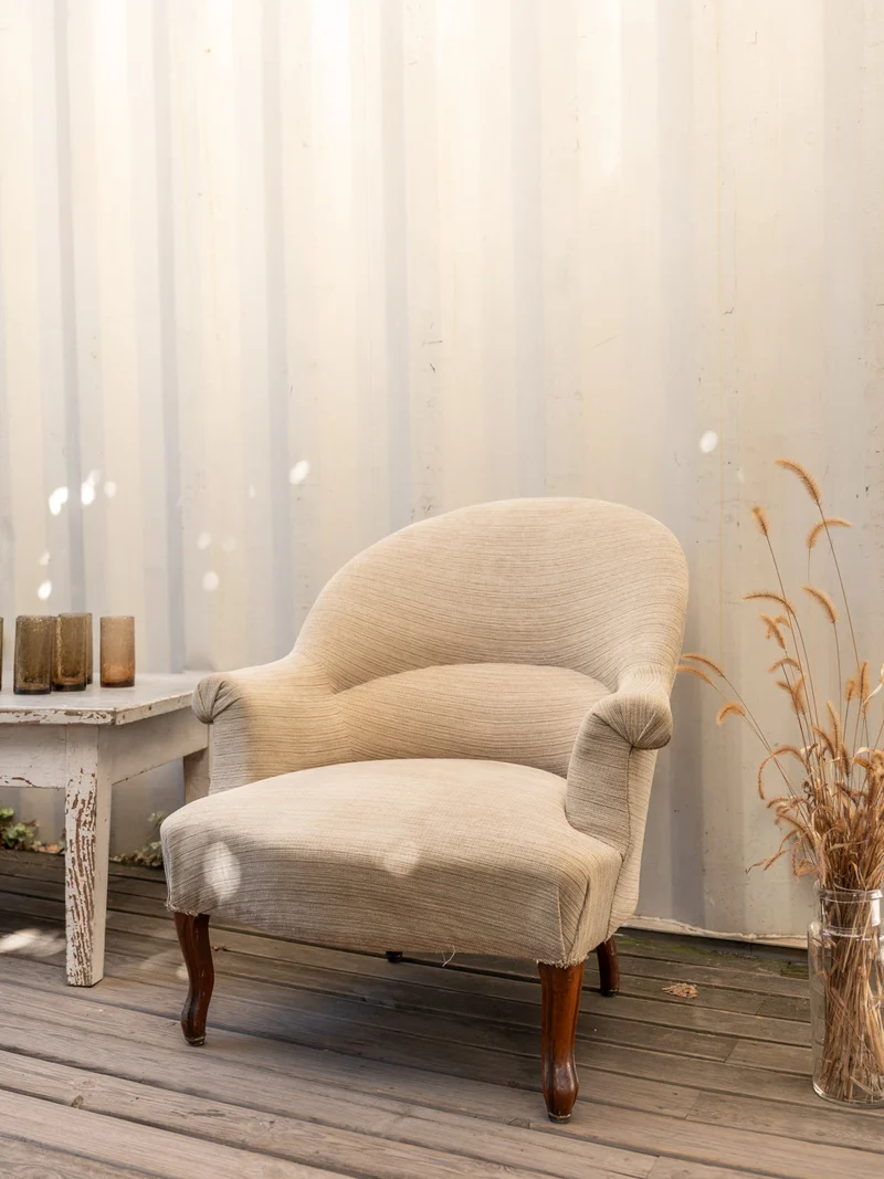 Ernest, le fauteuil en bois et tissu beige N°1547