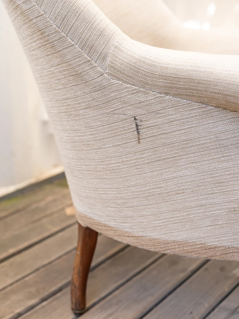 Ernest, le fauteuil en bois et tissu beige N°1547