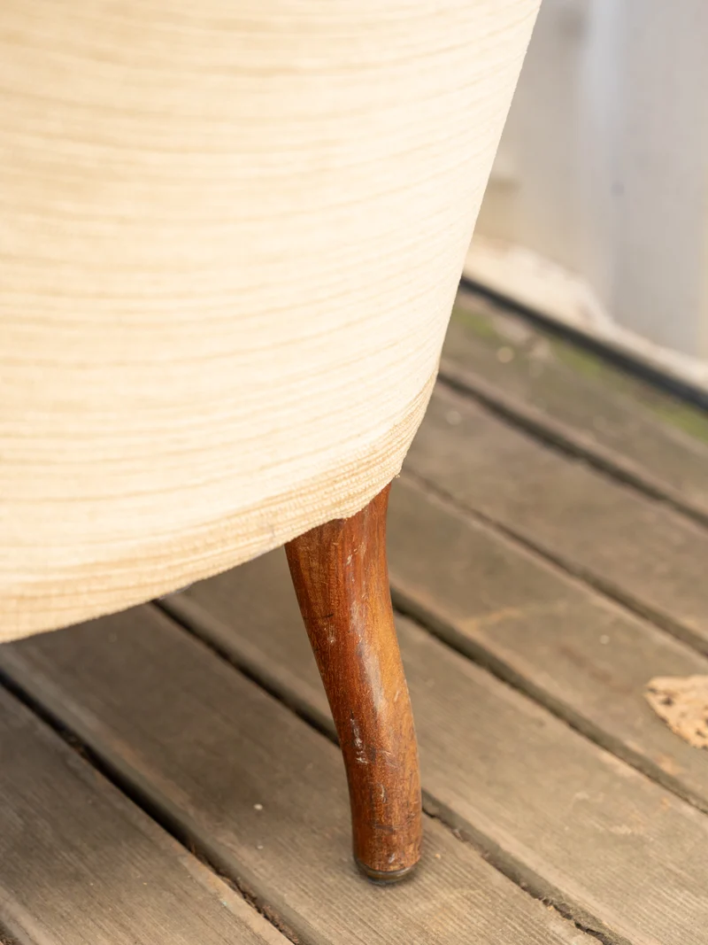 Ernest, le fauteuil en bois et tissu beige N°1547