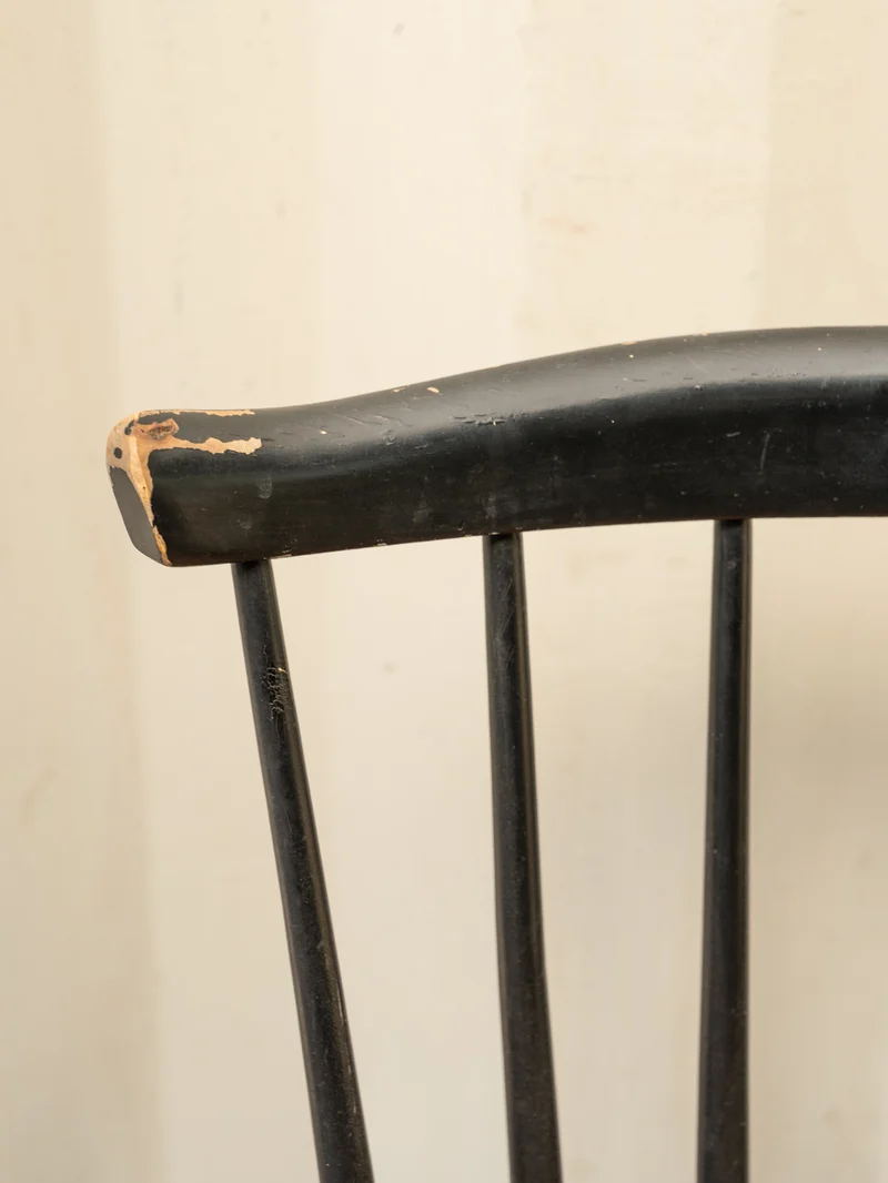 Claude, la chaise en bois clair et noir N°1517