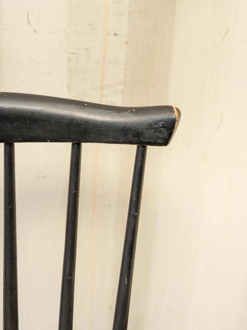 Claude, la chaise en bois clair et noir N°1517