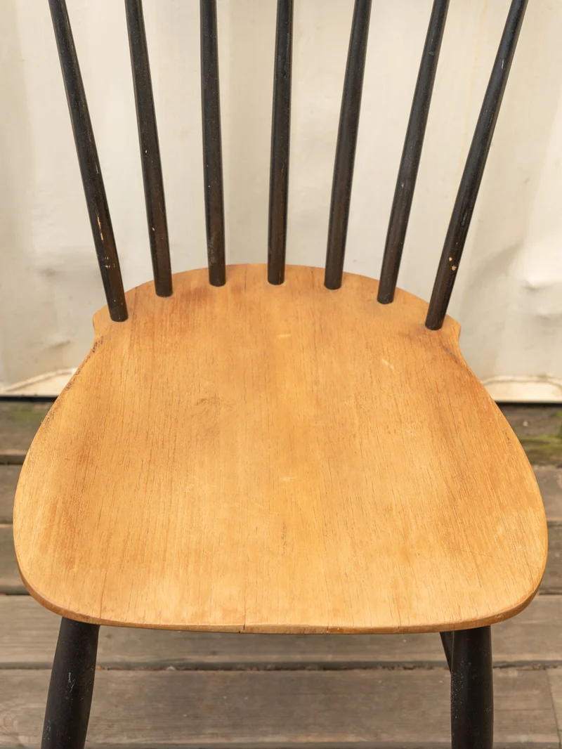 Claude, la chaise en bois clair et noir N°1517