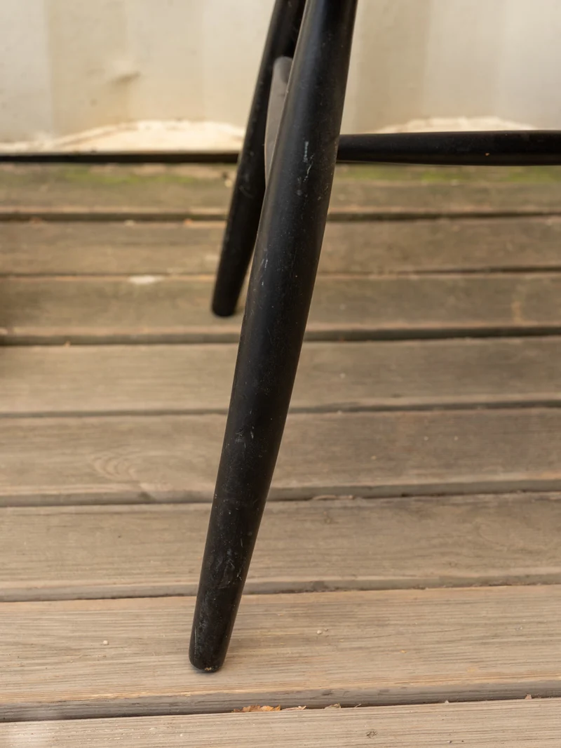 Claude, la chaise en bois clair et noir N°1517