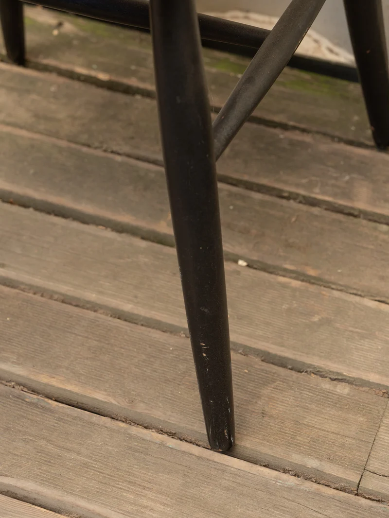 Claude, la chaise en bois clair et noir N°1517