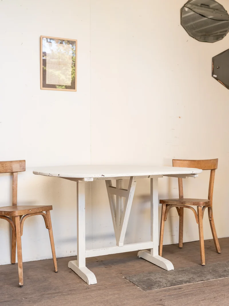 Romy, la table de vigneron en bois blanc N°1474