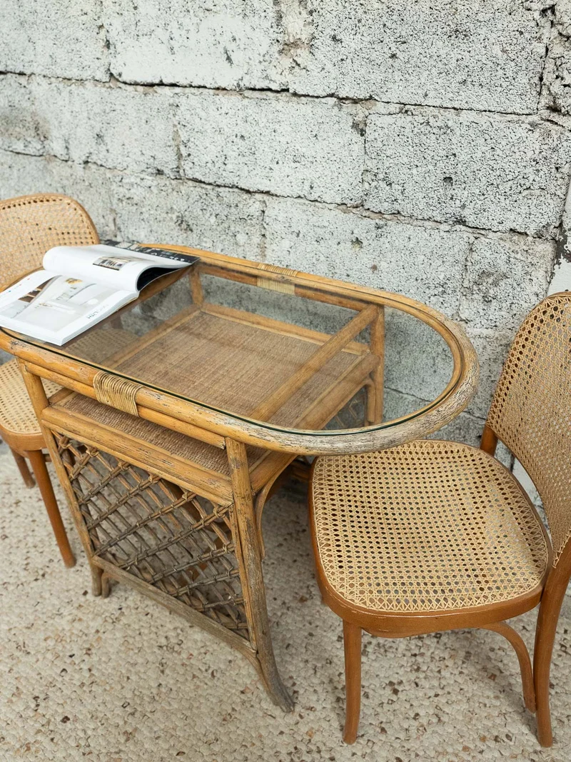Francine, la table d'appoint en rotin N°1483