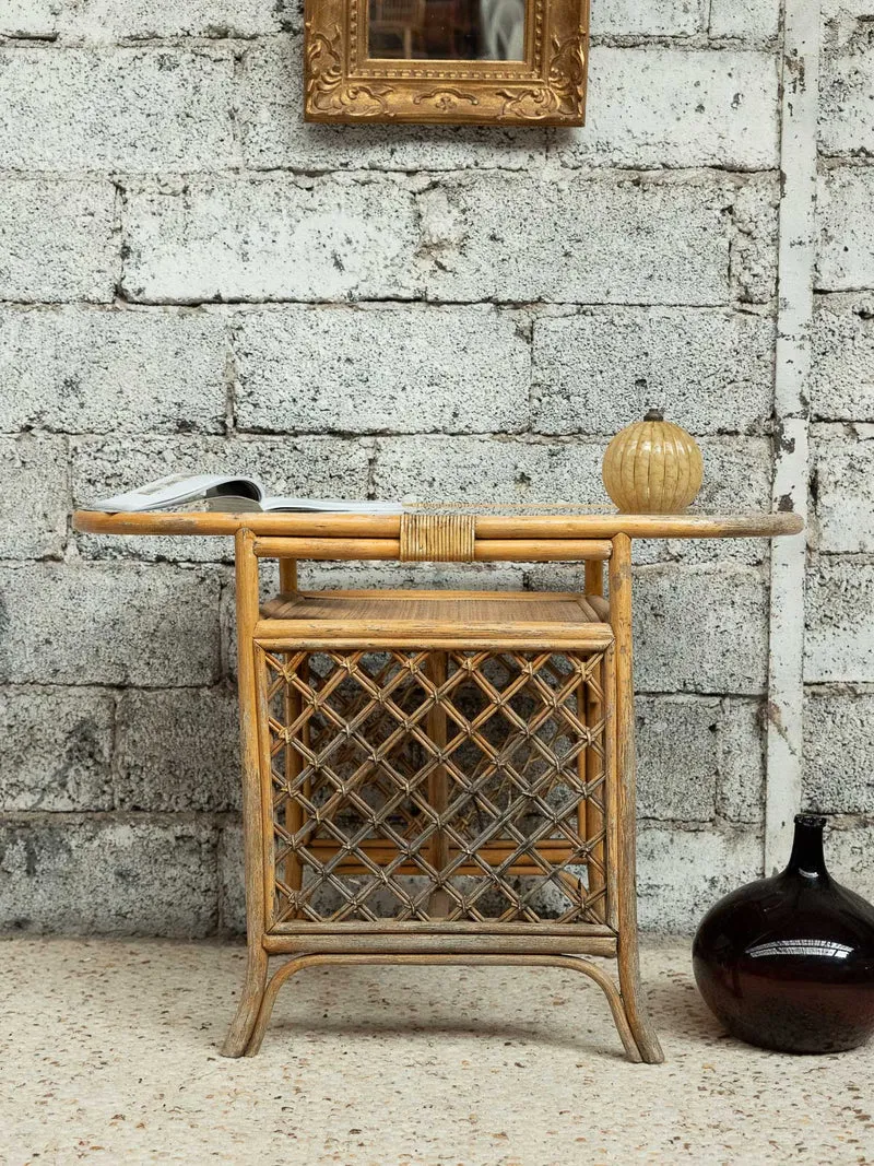 Francine, la table d'appoint en rotin N°1483