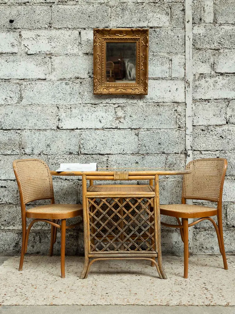 Francine, la table d'appoint en rotin N°1483