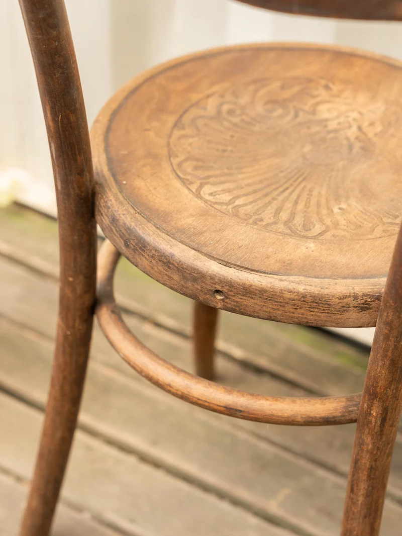 Claude, la chaise de bistro en bois N°1520