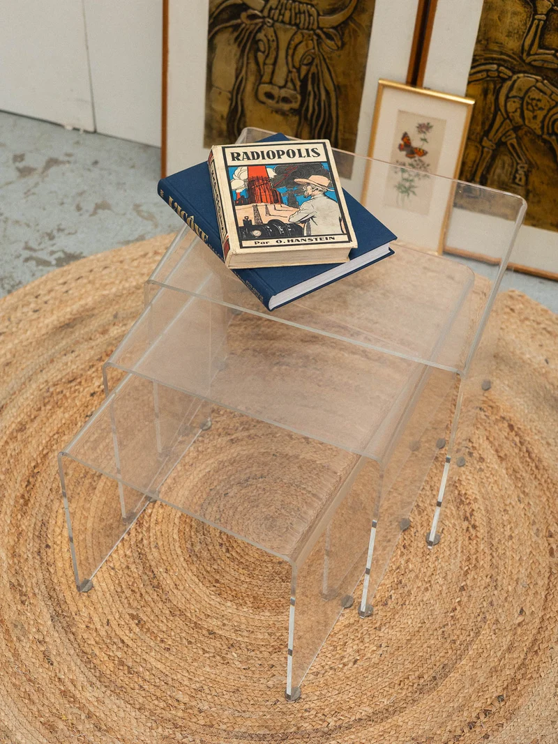 Barbara, la table gigogne en plexiglas N°186