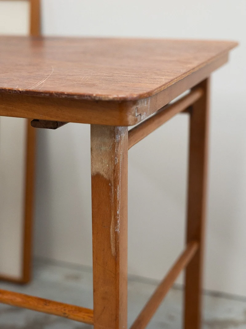 Francine, la table d'appoint en bois N°1513