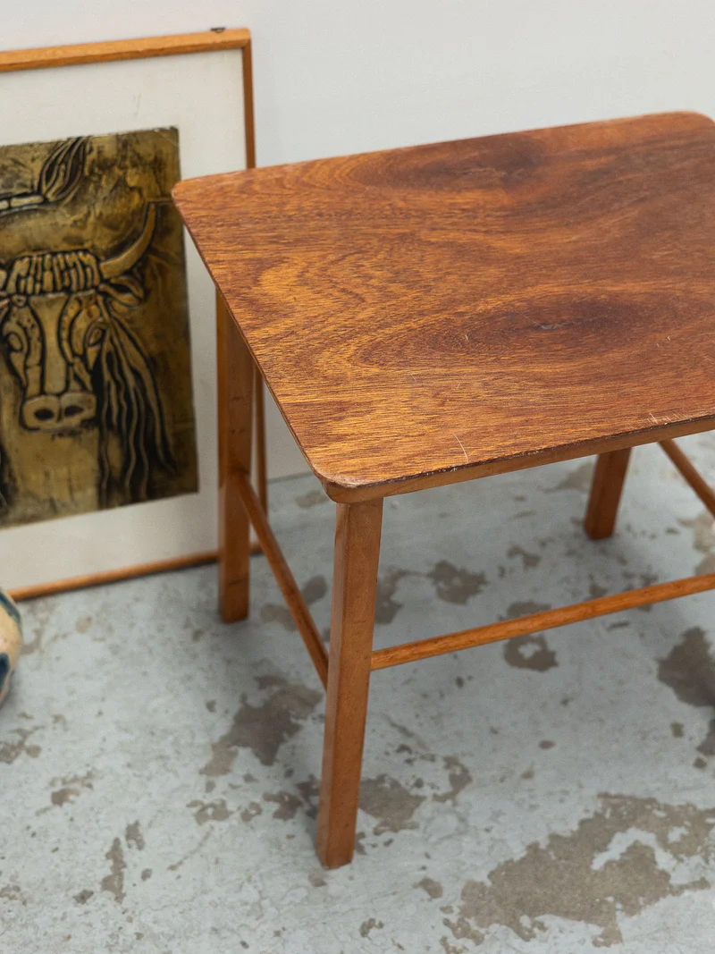 Francine, la table d'appoint en bois N°1513
