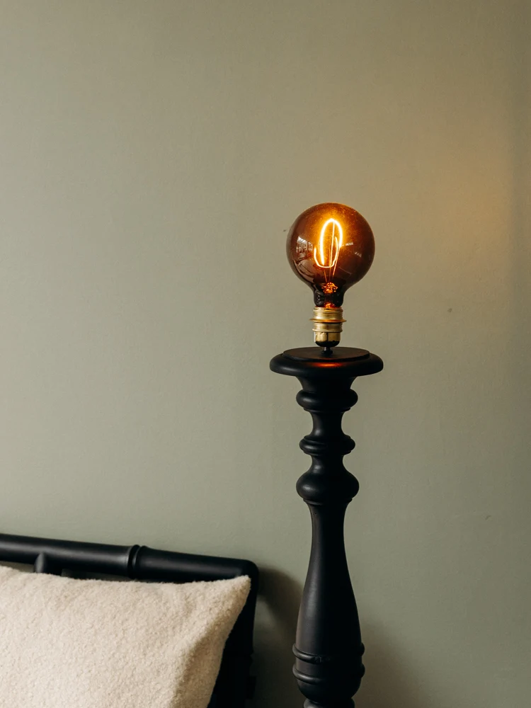 Julien, le lampadaire au bois tourné N°352