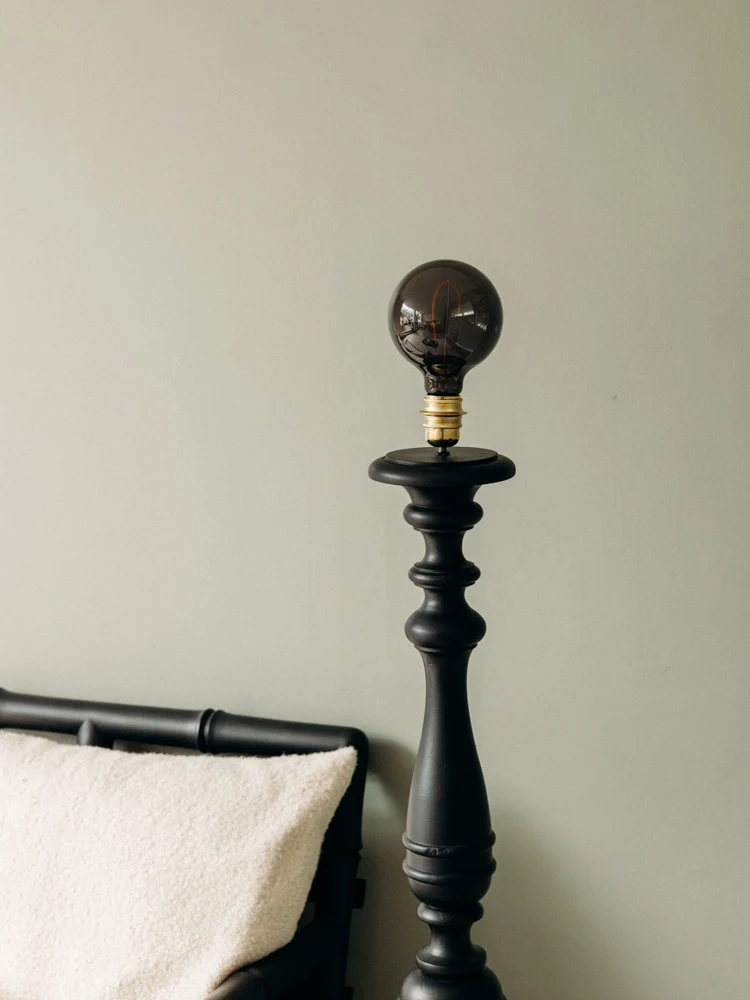 Julien, le lampadaire au bois tourné N°352