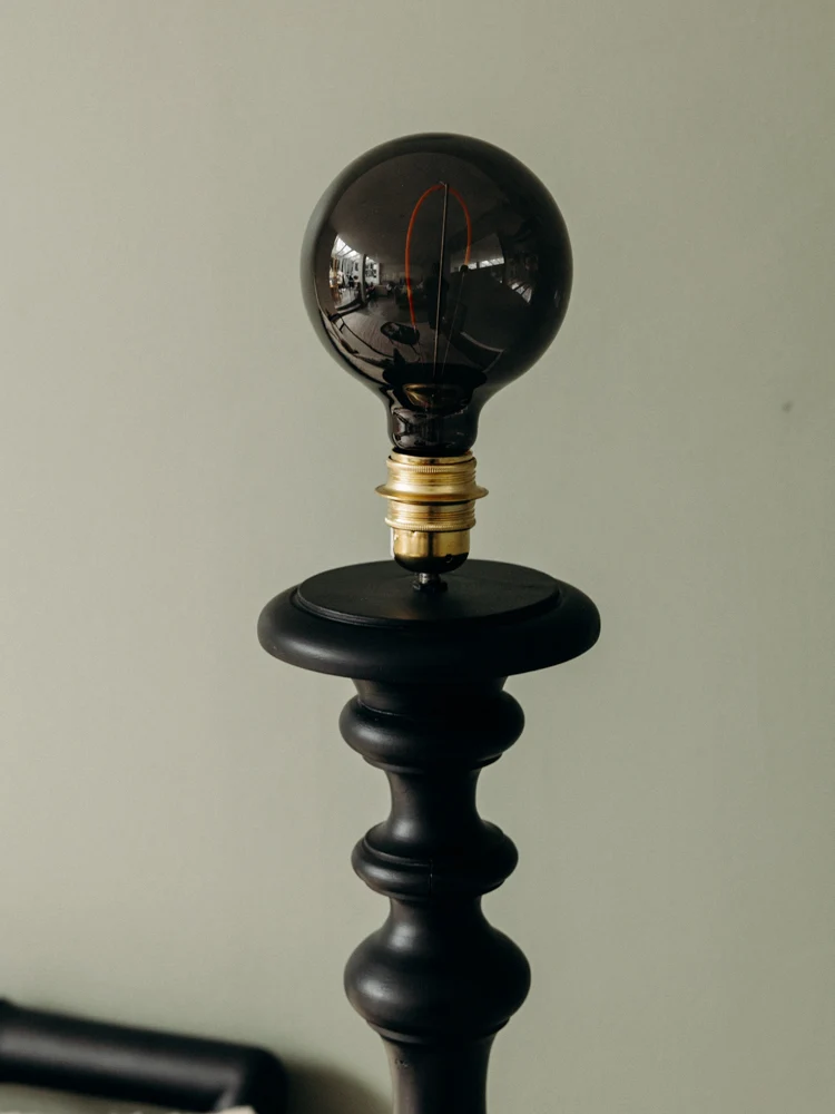 Julien, le lampadaire au bois tourné N°352