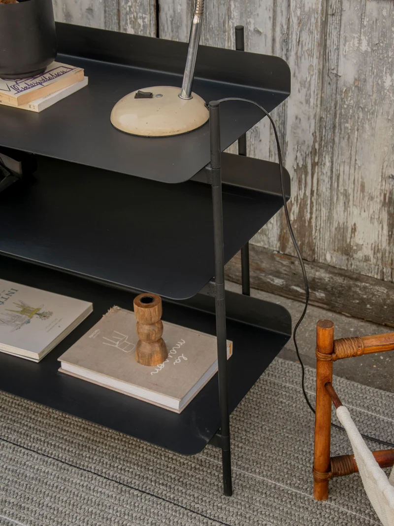 Madeleine, la bibliothèque Muuto noire N°733