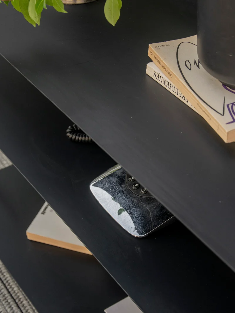 Madeleine, la bibliothèque Muuto noire N°733