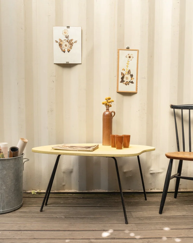 Francine, la table d'appoint jaune et noire N°1481