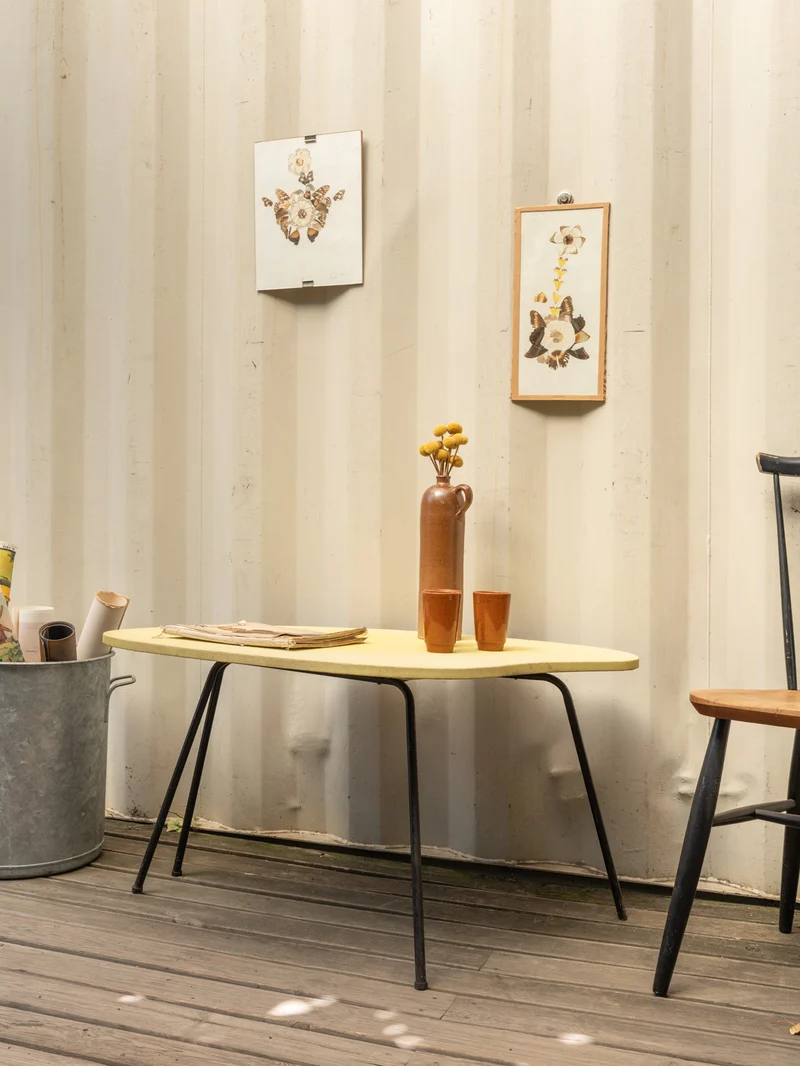 Francine, la table d'appoint jaune et noire N°1481