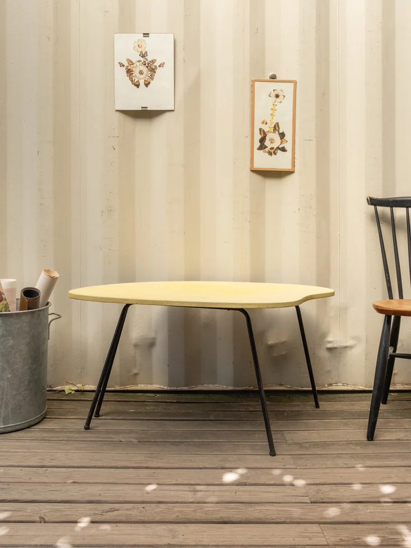 Francine, la table d'appoint jaune et noire N°1481