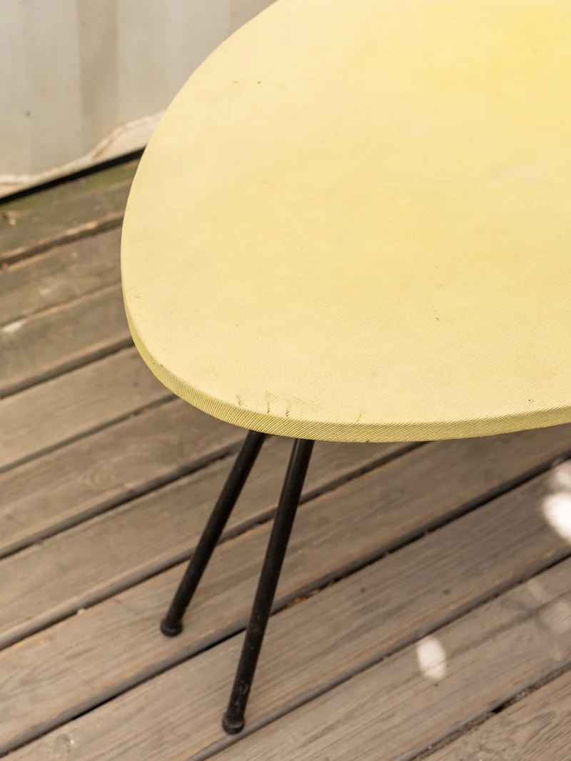 Francine, la table d'appoint jaune et noire N°1481