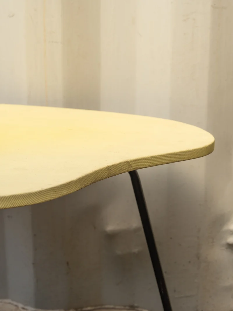 Francine, la table d'appoint jaune et noire N°1481