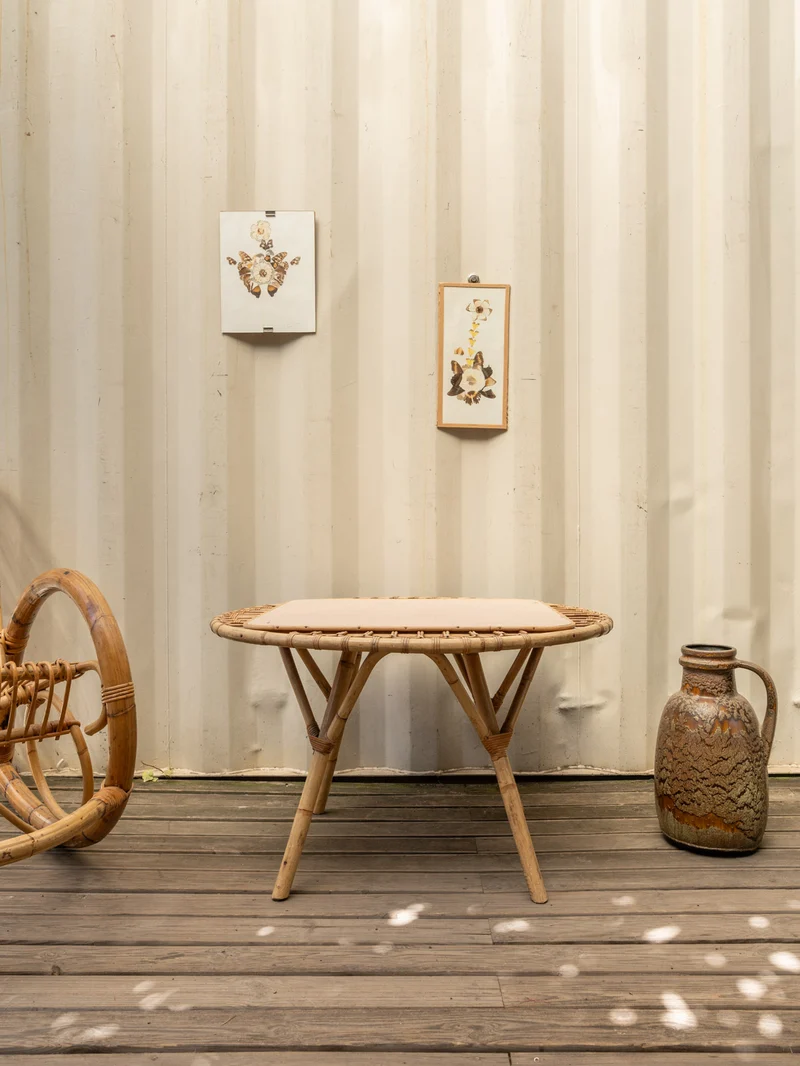 Francine, la table d'appoint en rotin N°1482