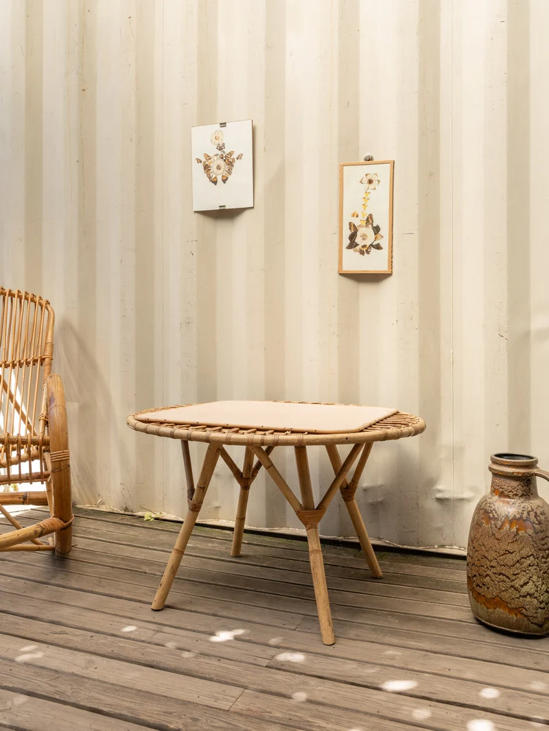 Francine, la table d'appoint en rotin N°1482