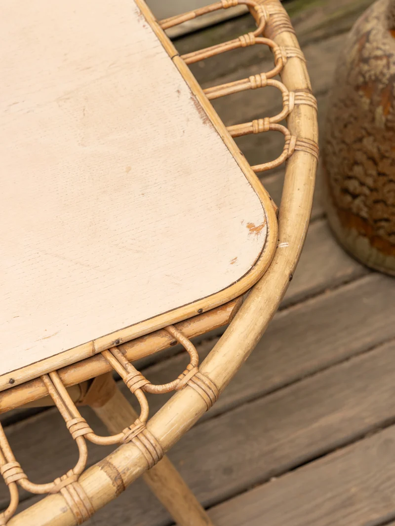 Francine, la table d'appoint en rotin N°1482