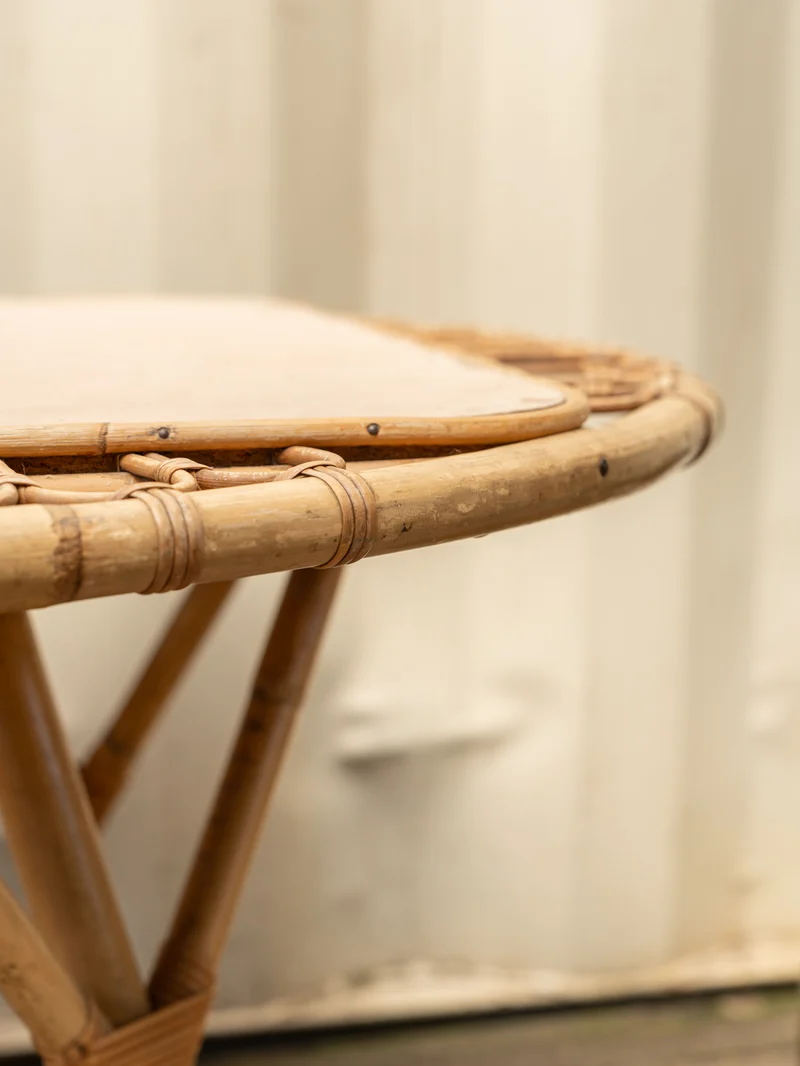 Francine, la table d'appoint en rotin N°1482