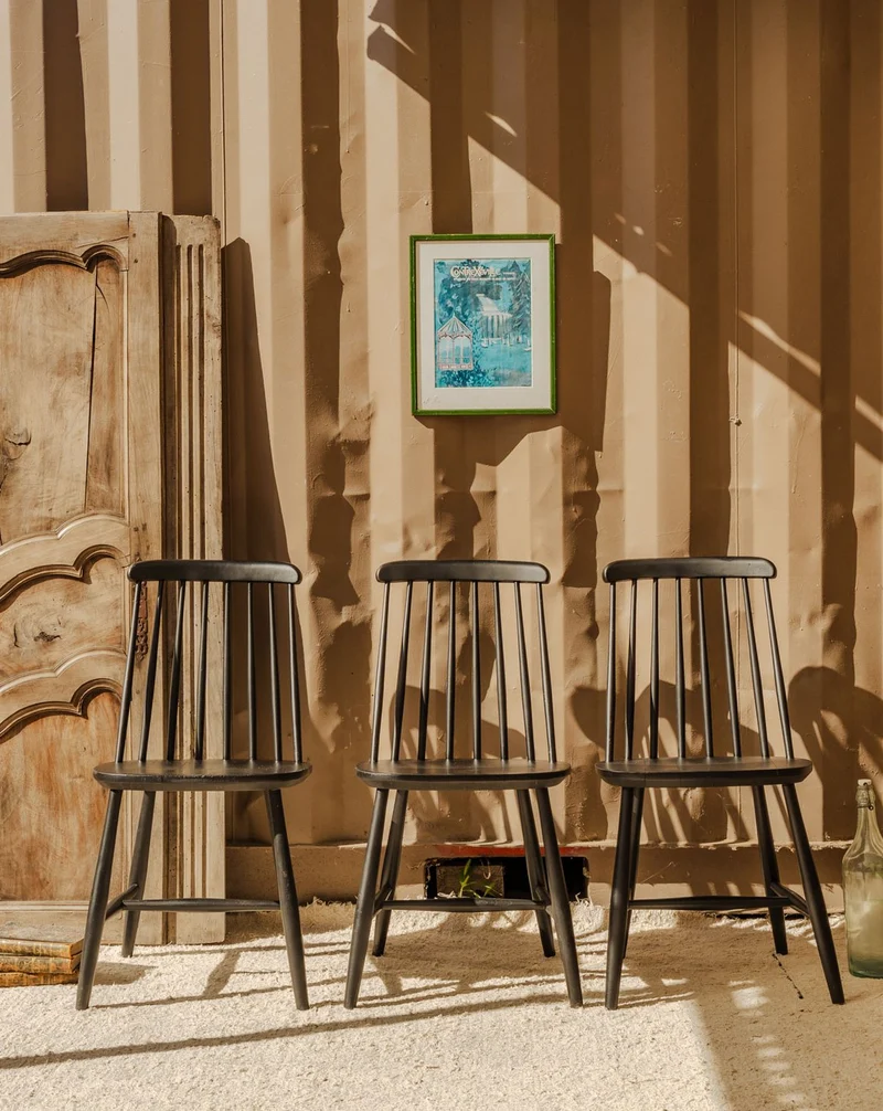 Claude, le lot de 3 chaises en bois noir N°1491