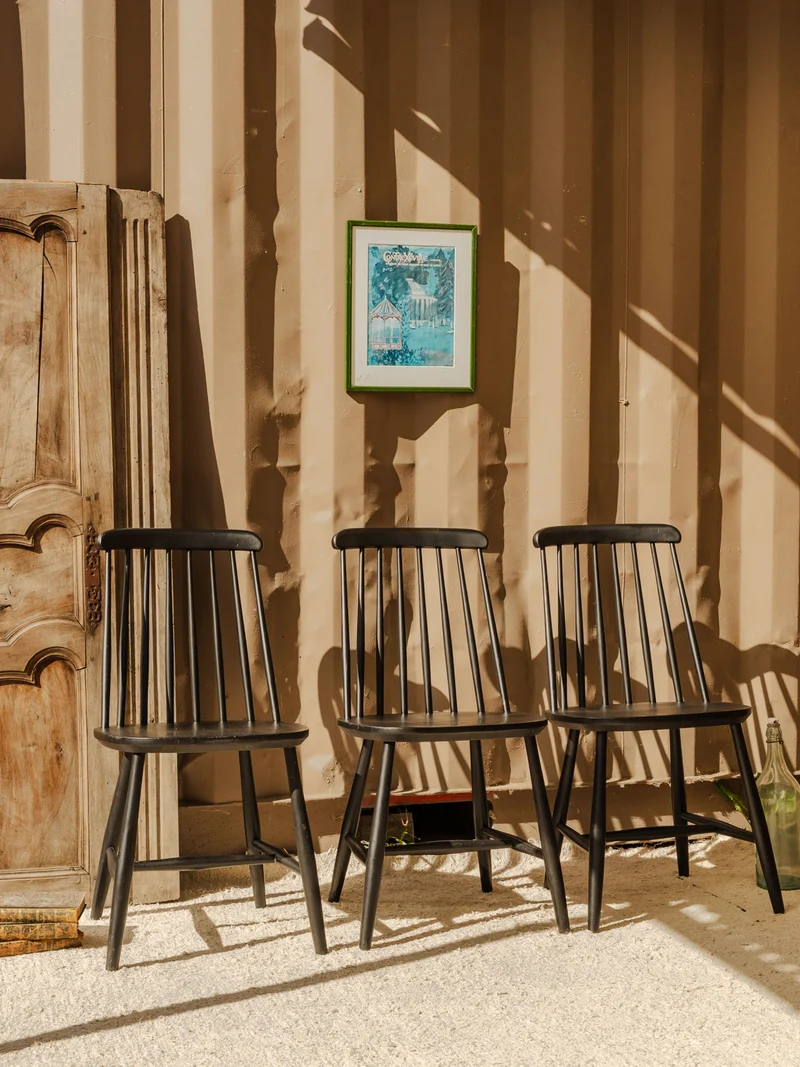 Claude, le lot de 3 chaises en bois noir N°1491