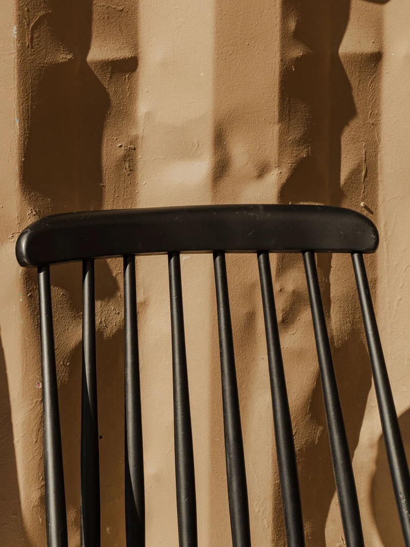Claude, le lot de 3 chaises en bois noir N°1491