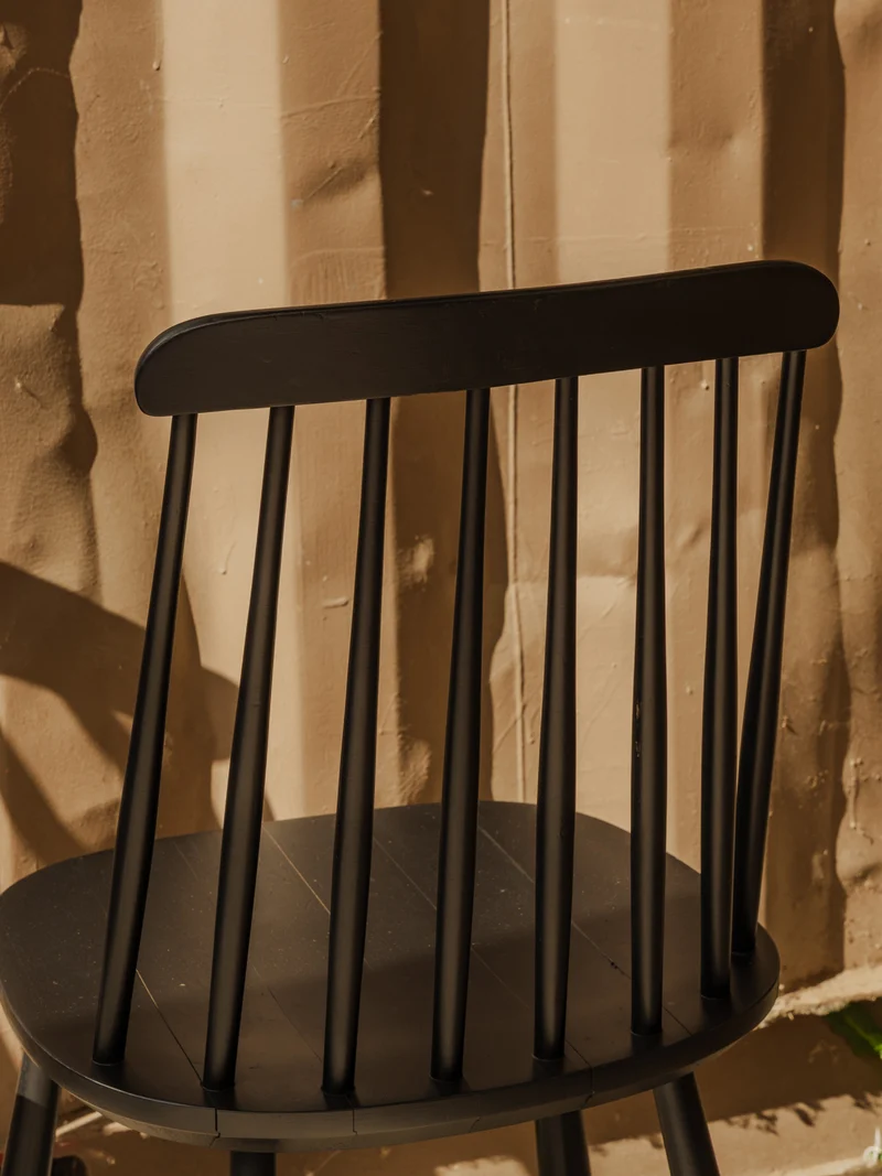 Claude, le lot de 3 chaises en bois noir N°1491
