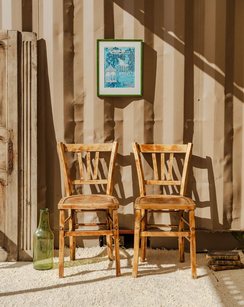Claude, la paire de chaises en bois N°1488