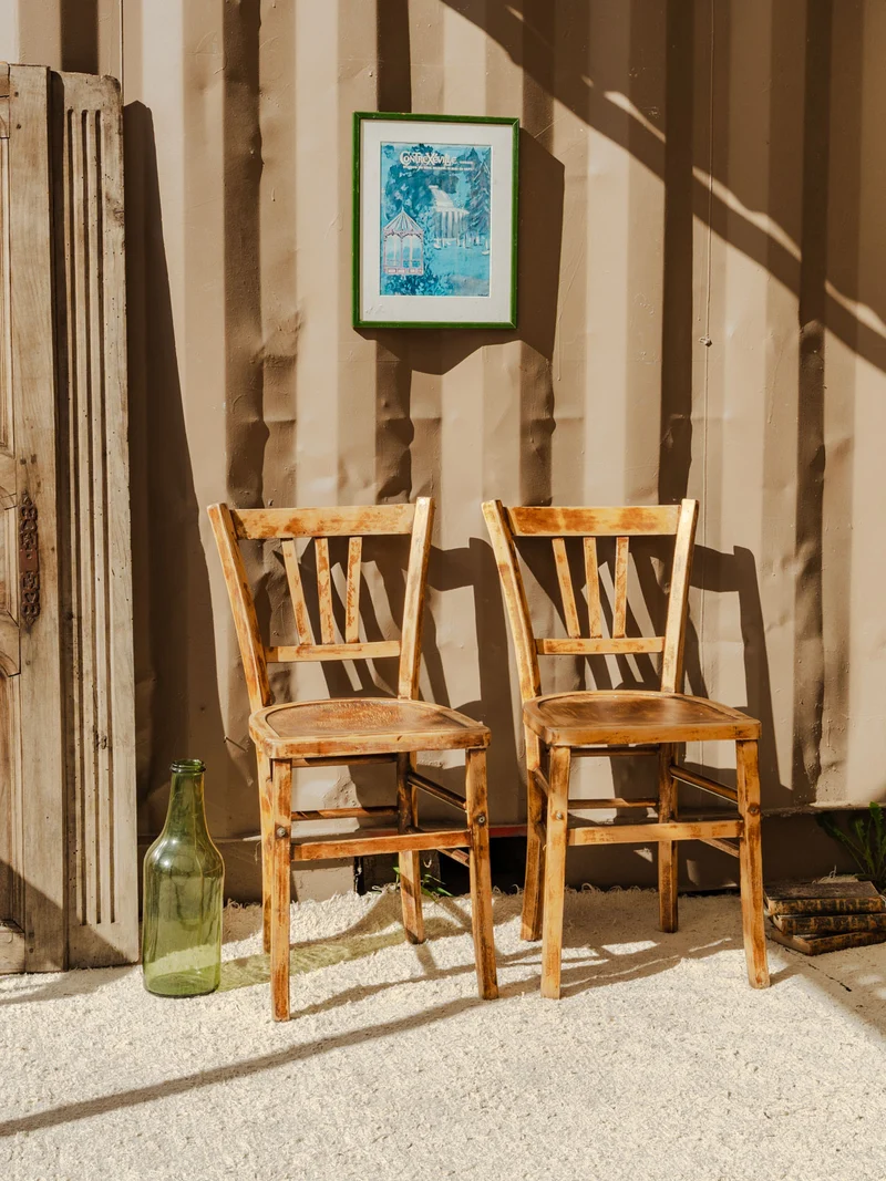 Claude, la paire de chaises en bois N°1488