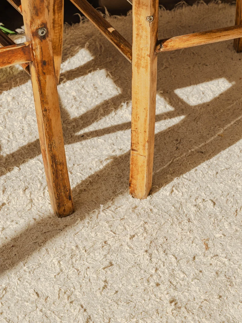 Claude, la paire de chaises en bois N°1488