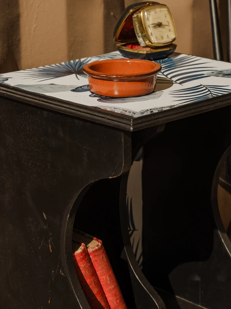 Odile, la table de chevet en bois noir N°1501