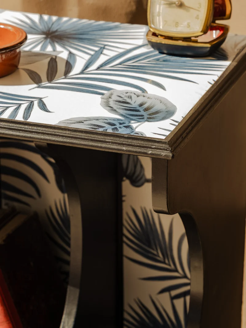 Odile, la table de chevet en bois noir N°1501