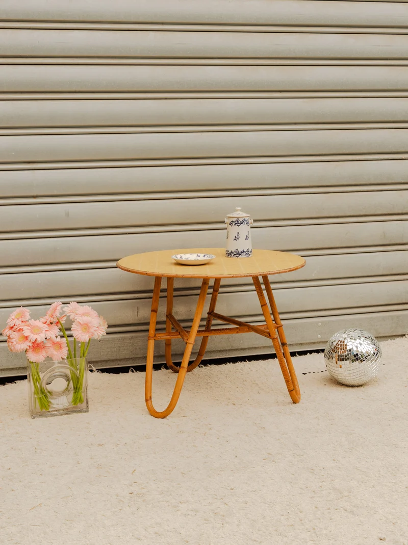 Francine, la table d'appoint en rotin N°1448