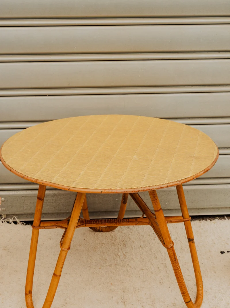 Francine, la table d'appoint en rotin N°1448