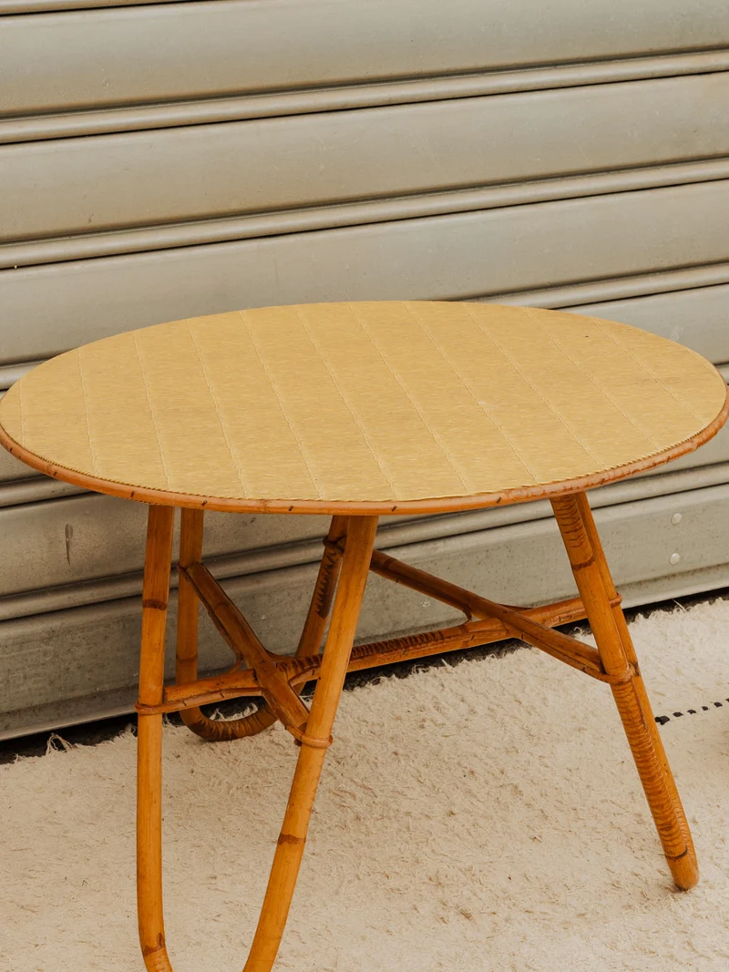 Francine, la table d'appoint en rotin N°1448