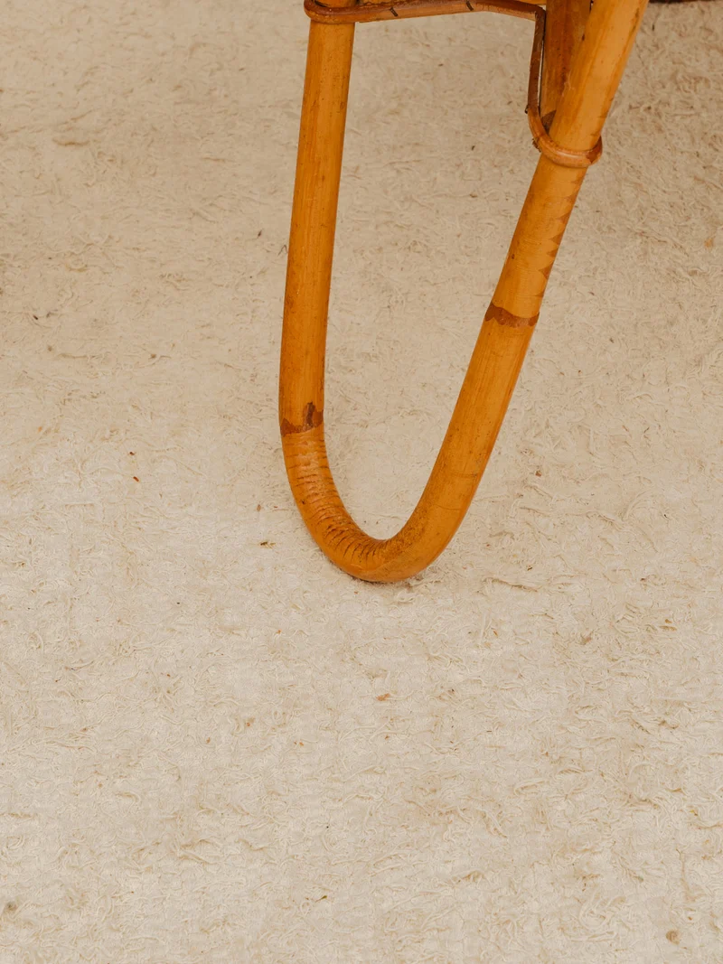 Francine, la table d'appoint en rotin N°1448