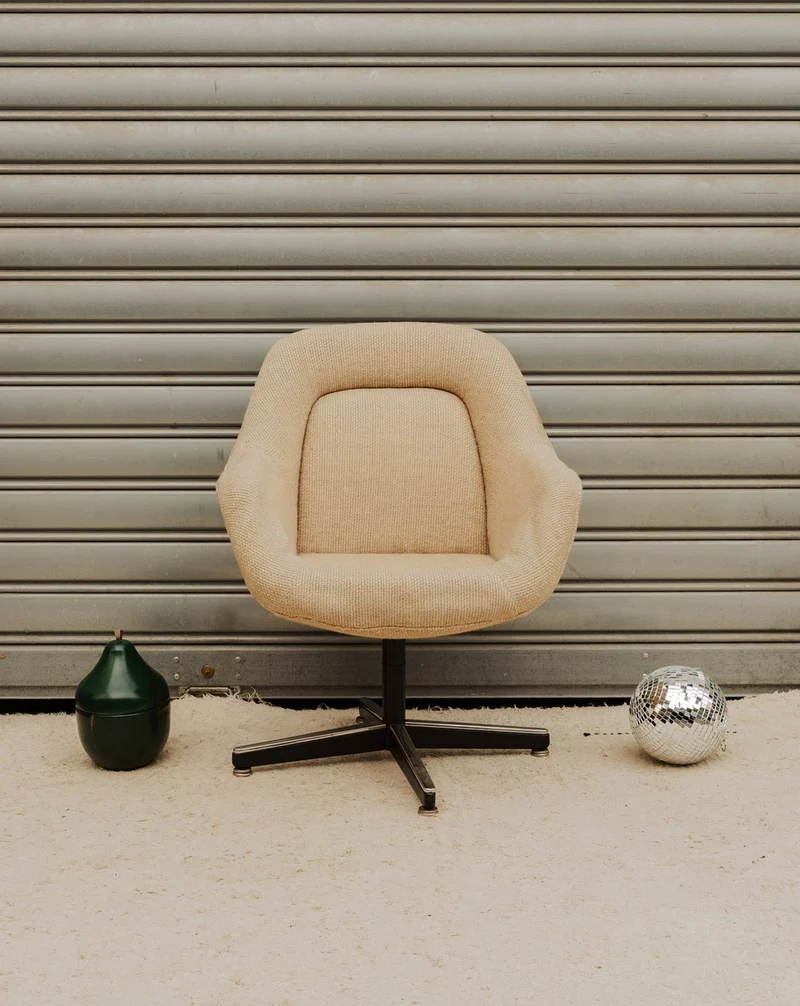 Jakob, le fauteuil Knoll en tissu beige N°1332