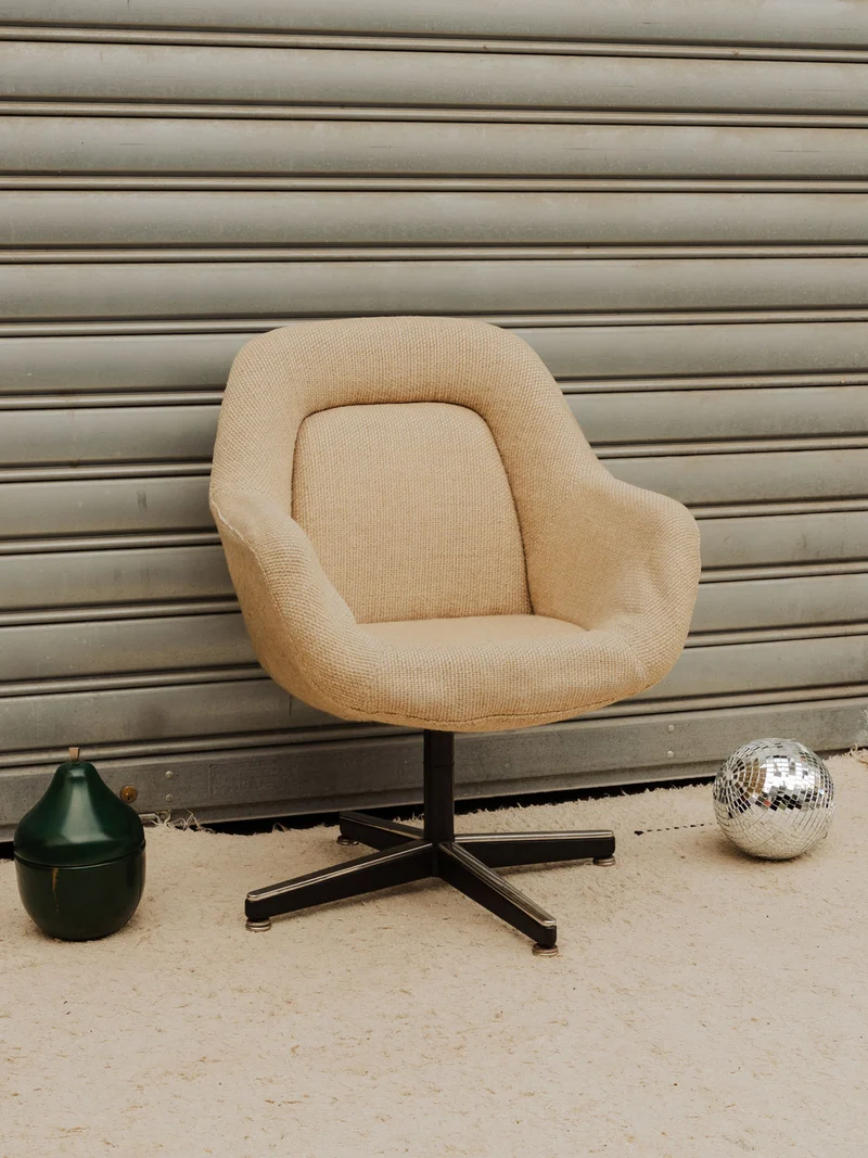 Jakob, le fauteuil Knoll en tissu beige N°1332