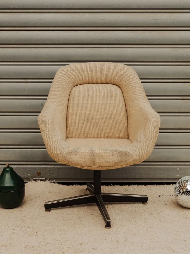 Jakob, le fauteuil Knoll en tissu beige N°1332