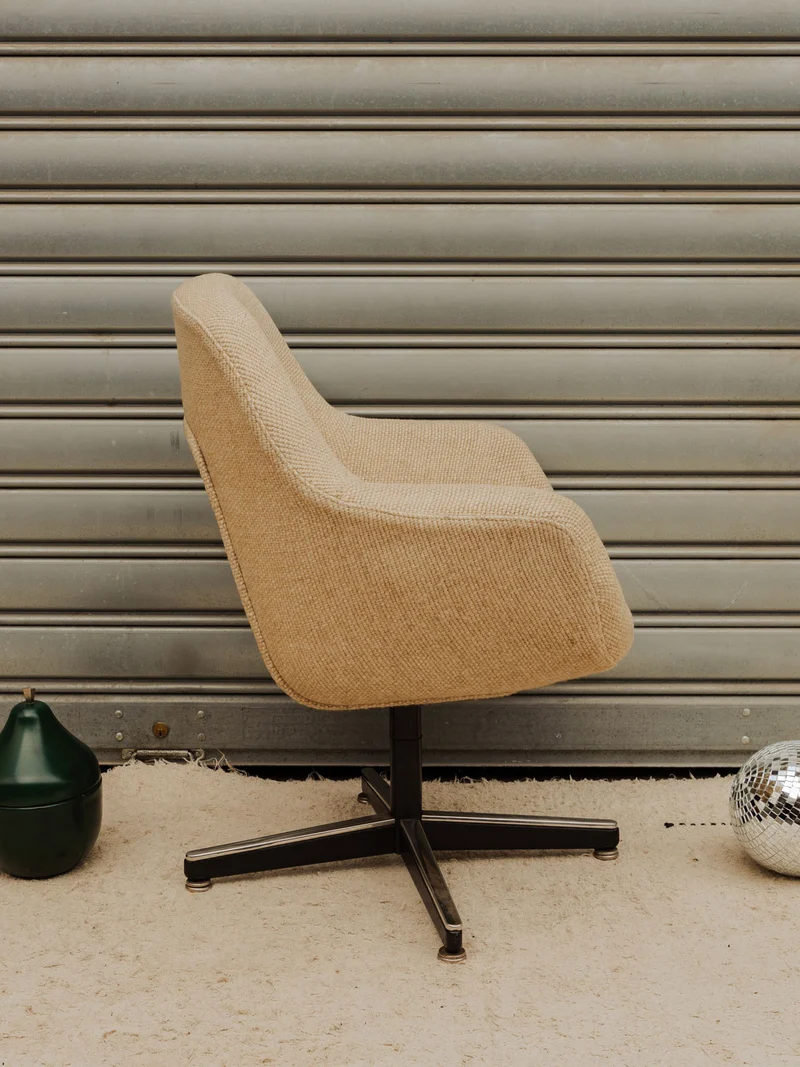 Jakob, le fauteuil Knoll en tissu beige N°1332