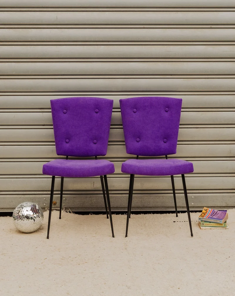 Alma, la paire de chaises en tissu violet N°1806