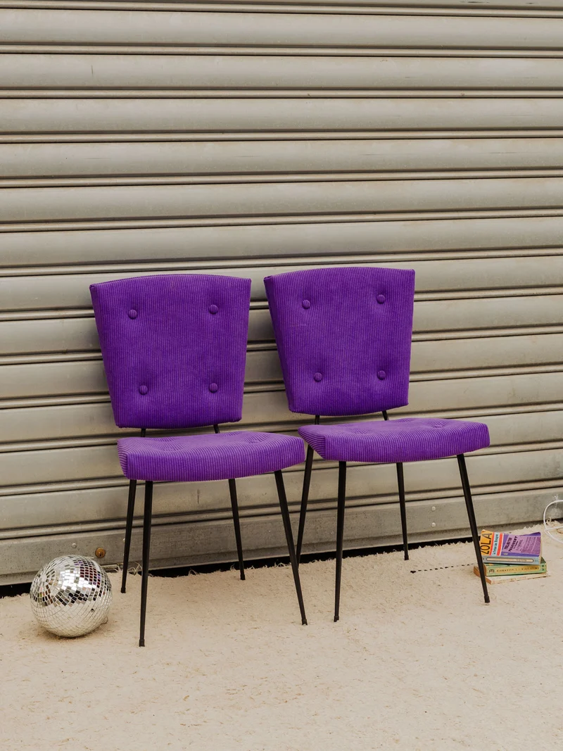 Alma, la paire de chaises en tissu violet N°1806