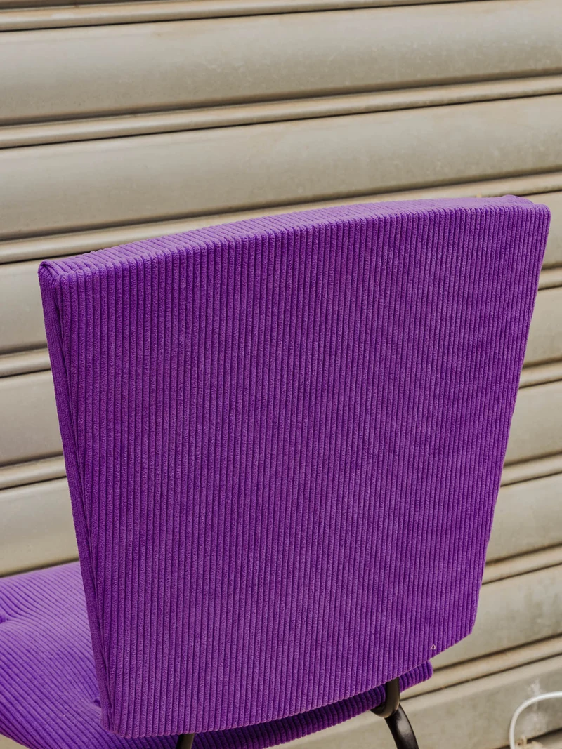 Alma, la paire de chaises en tissu violet N°1806